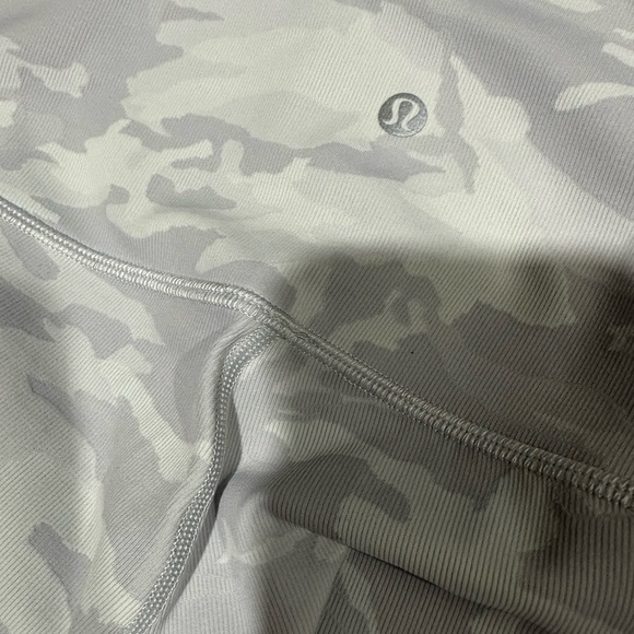 WUNDER UNDER SUPER high rise 
Incognito Camo Jacquard Alpine White Starlight - Picture 4 of 4